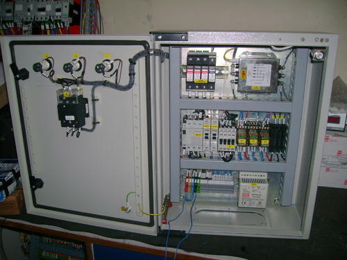 Panel kontrol yang dipasang di dinding