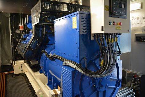 Penutup generator diesel dengan motor