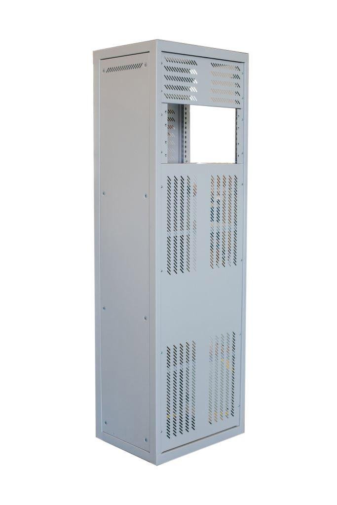 Free-standing telecom cabinet