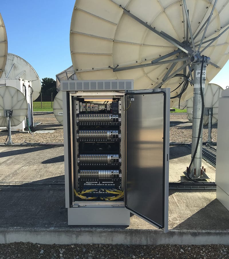 Caja de telecomunicaciones para exteriores