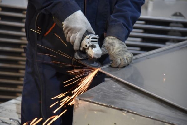 pemolesan panel penutup listrik