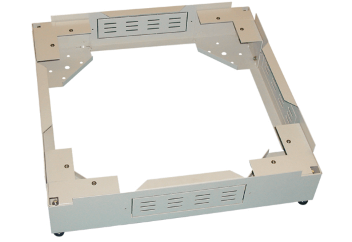 Outdoor data cabinet plinth kit