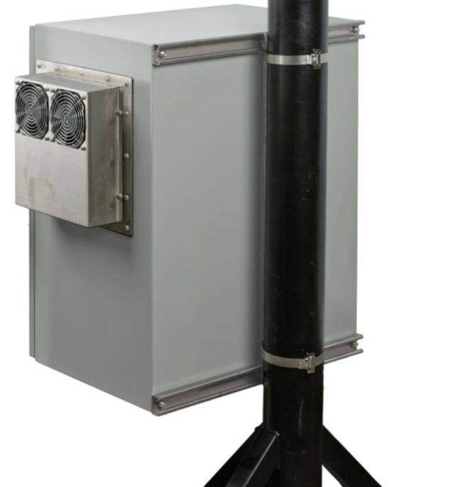 Pole-mounted outdoor data cabinet