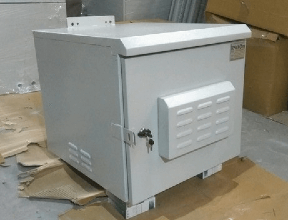 Wall-mounted outdoor data cabinet