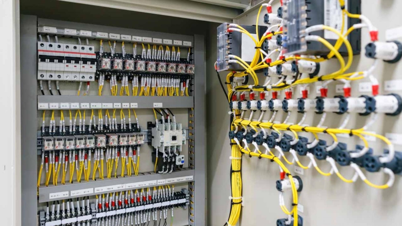 10 Keuntungan Jika Anda Menggunakan PLC dalam Proyek Listrik