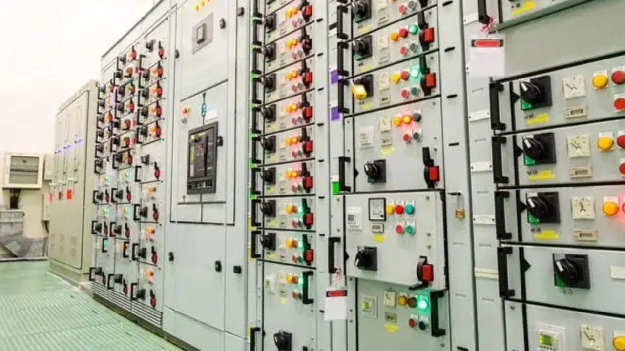 Get Top-notch Open or Enclosed Industrial Control Panels from KDM Steel