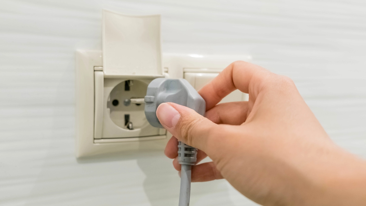 Extra Tips for Safe Outlet Replacement