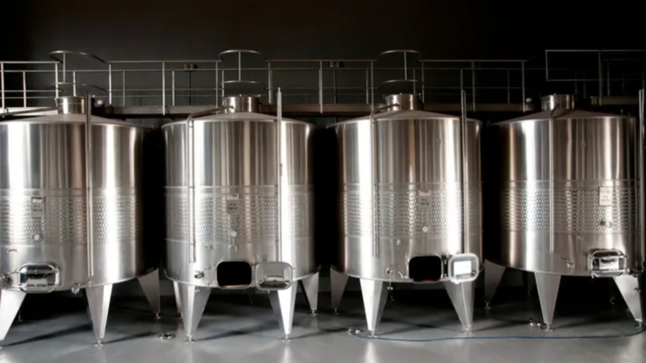 How to Choose the Right Stainless Steel Tank Accessories