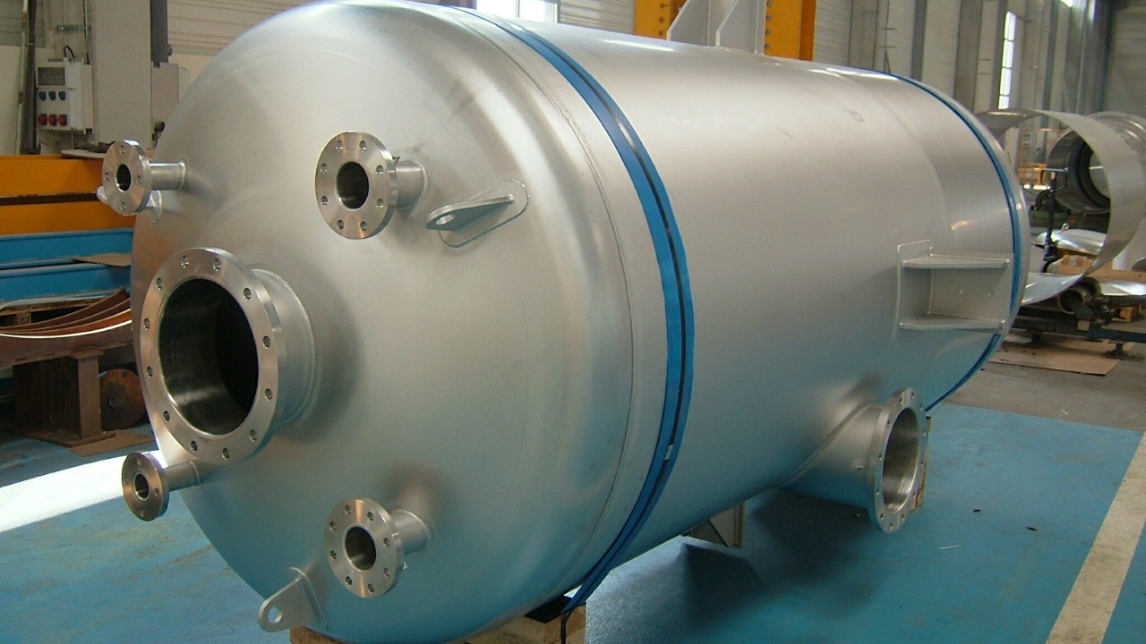 Key Considerations When Choosing a Stainless Steel Pressure Vessel