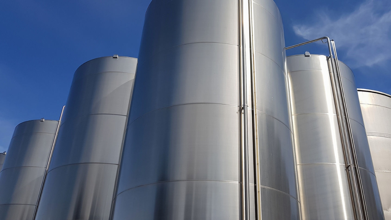 What Are Vertical Tanks