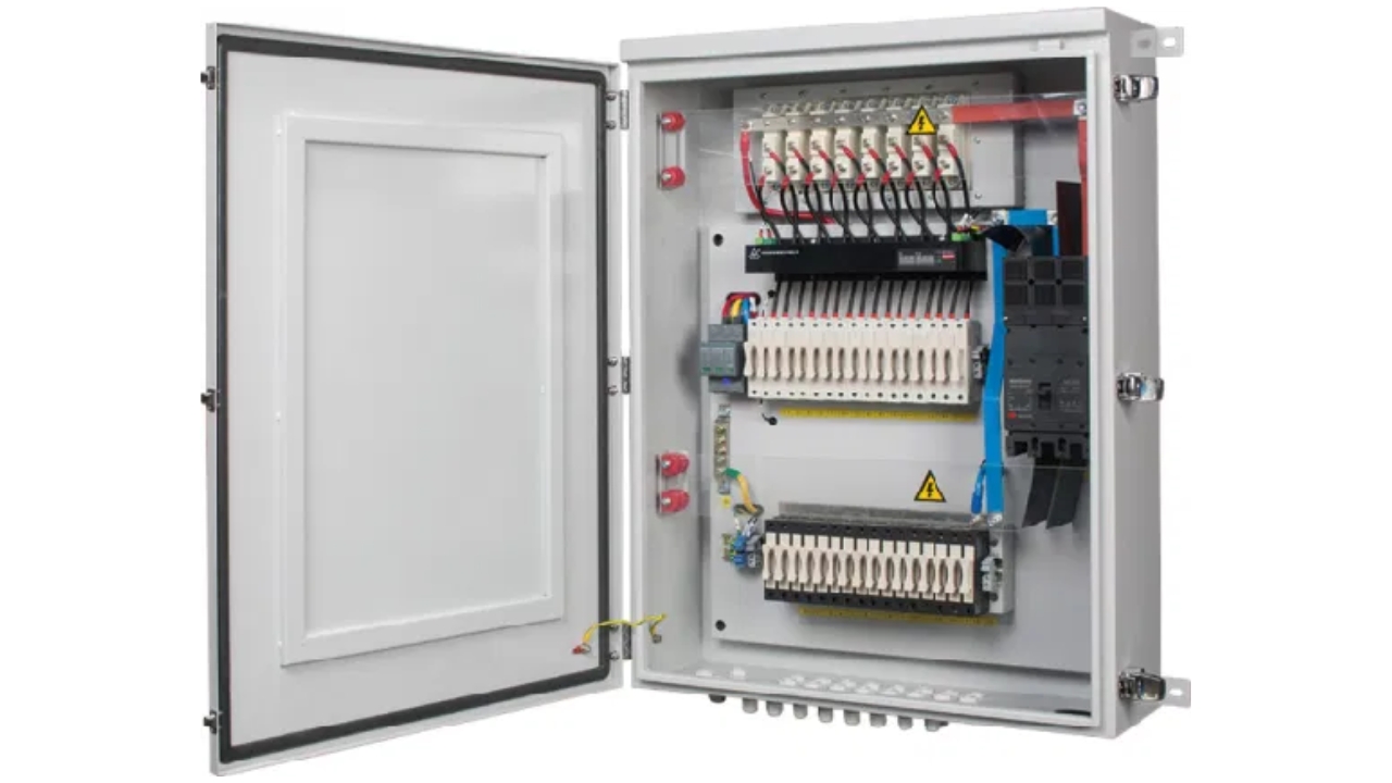 Comparison Table Types of Solar Combiner Boxes