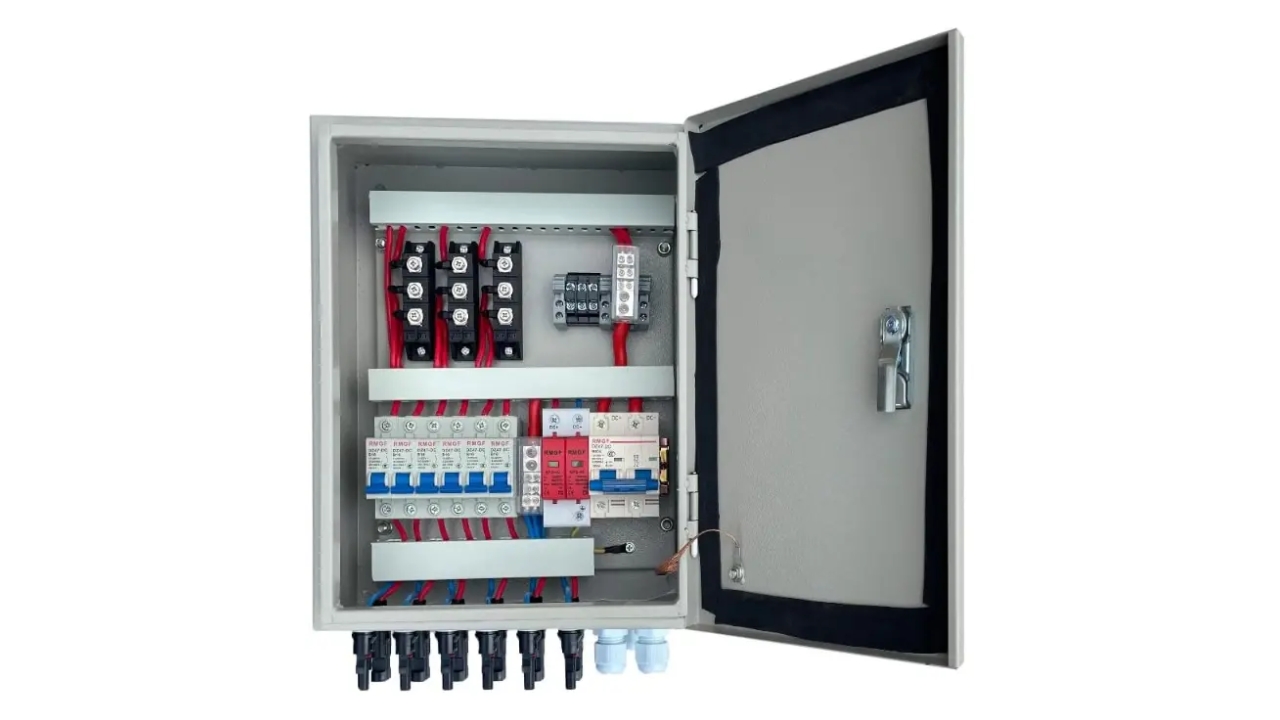 How to Choose the Right Combiner Box for Solar