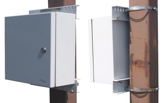 Tratamiento de superficie de gabinetes para montaje en poste para exteriores
