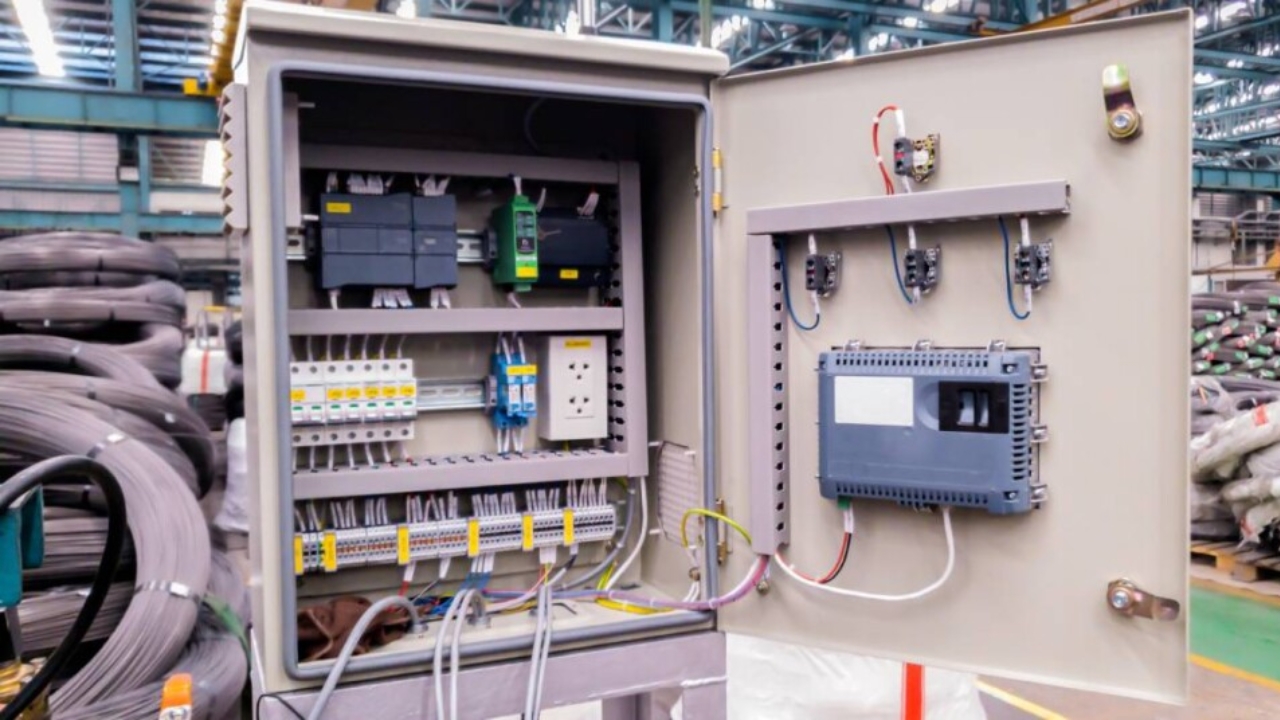 Metallic Vs Non-Metallic Electrical Enclosures Key Differences, Benefits, and Best Applications
