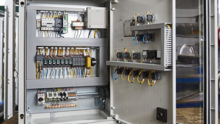 Open vs. Enclosed Industrial Control Panels – What is the Difference ...