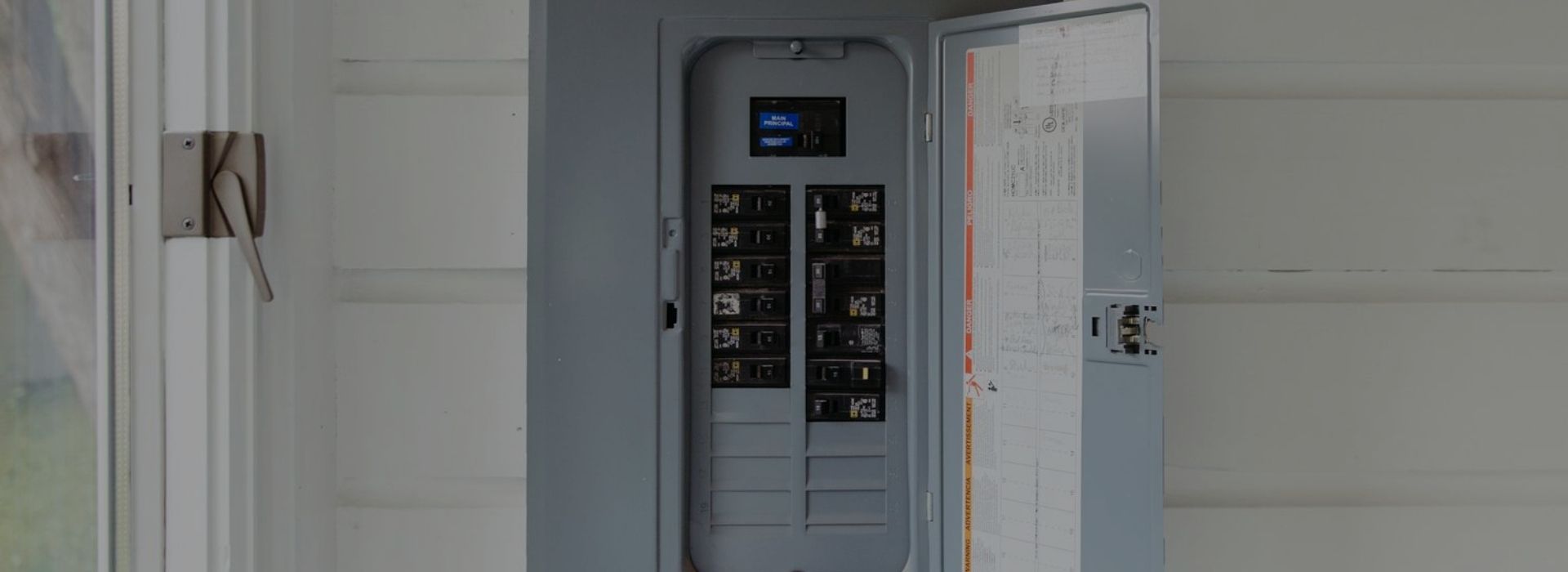 Панель выключателя