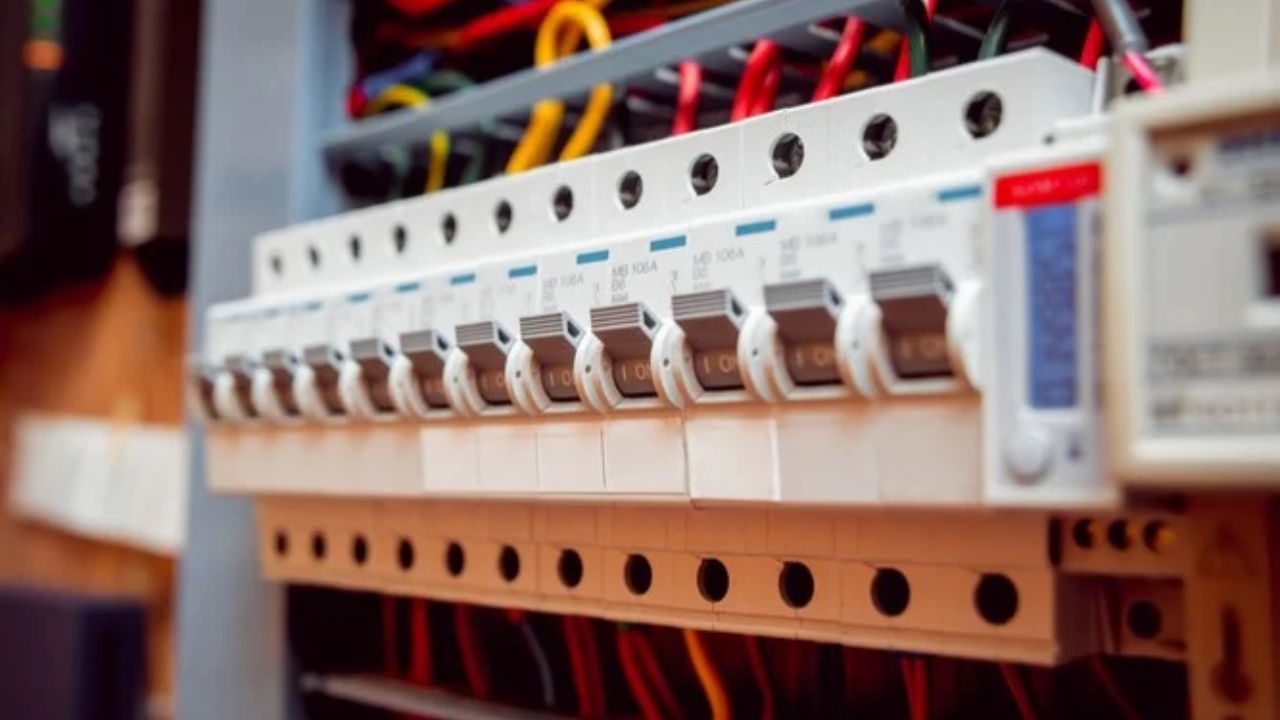 How Does a Circuit Breaker Work