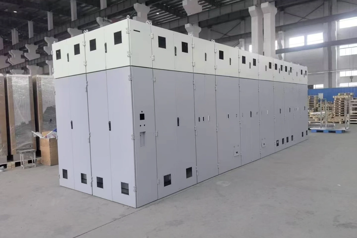 KDM社によるカスタム電気エンクロージャーの寸法および図面レビュー